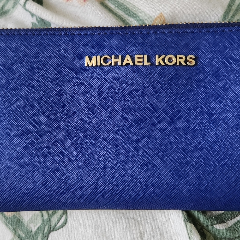Michael Kors full zip Genuine Leather wallet
